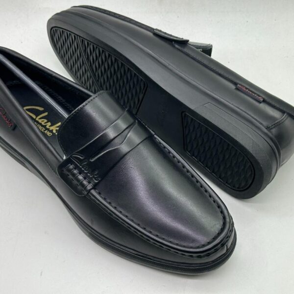 Clarks Men’s Black Leather Penny Loafers – Classic Everyday Footwear