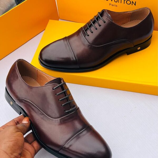 Louis Vuitton Men’s Brown Leather Oxford Dress Shoes – Luxury Formal Footwear