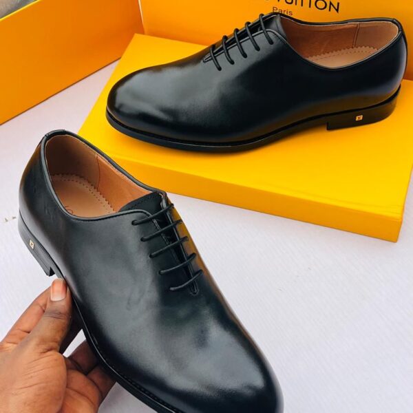 Men’s Black Leather Wholecut Oxford Shoes – Classic Formal Footwear