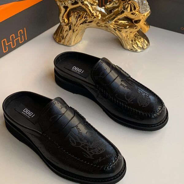 OGGI Men’s Black Leather Script-Patterned Penny Loafers – Classic Luxury Footwear