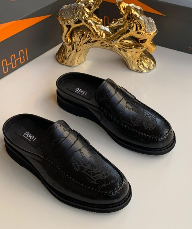 OGGI Men’s Black Leather Script-Patterned Penny Loafers – Classic Luxury Footwear