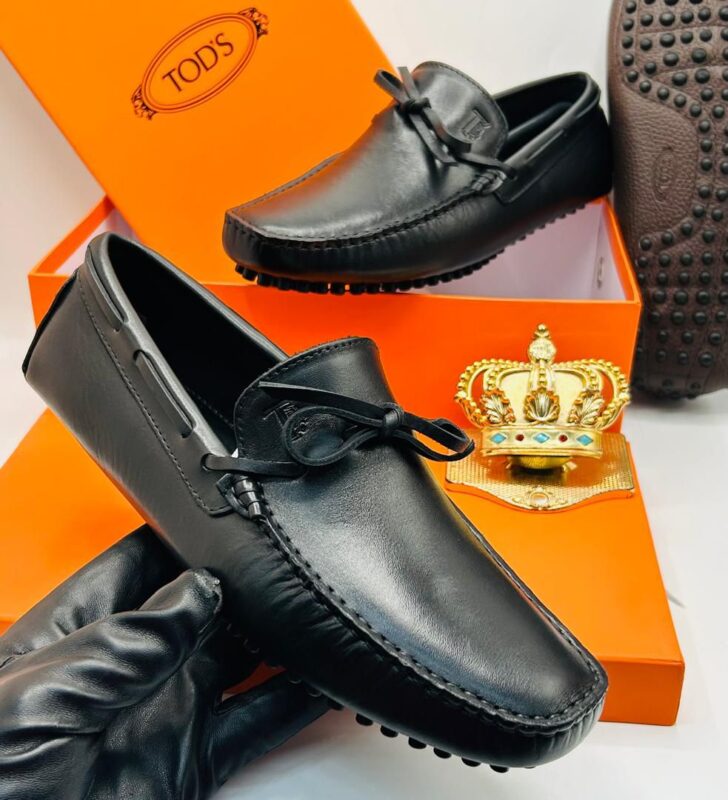 Tod's Gommino Driving Shoes in Black Smooth Leather