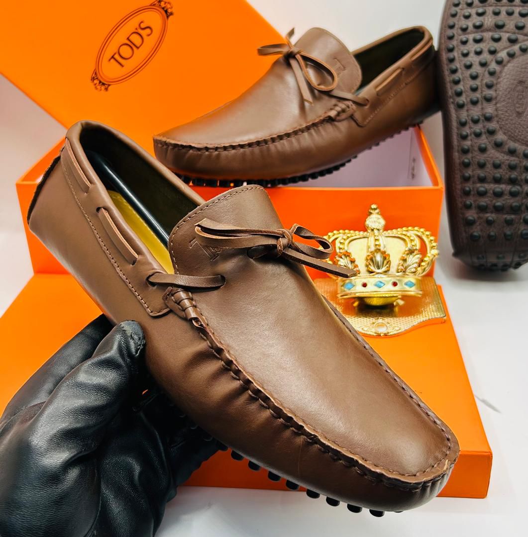 Tod's Gommino Driving Shoes in Brown Smooth Leather Tod's Gommino Driving Shoes in Brown Smooth Leather
