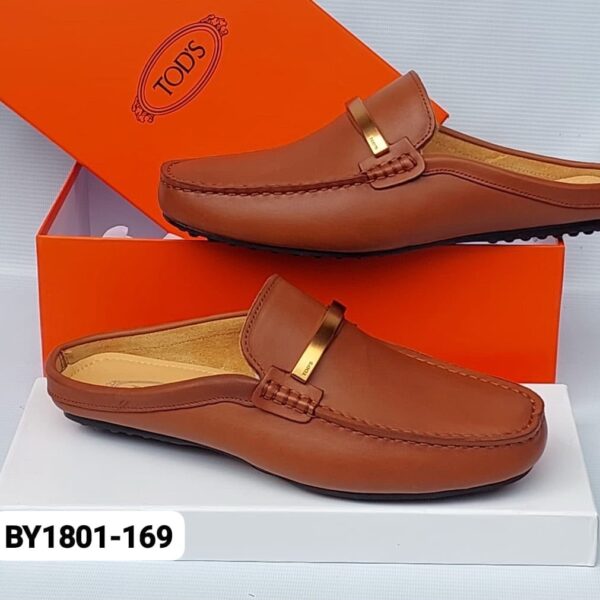 Tod's Gommino leather mule.